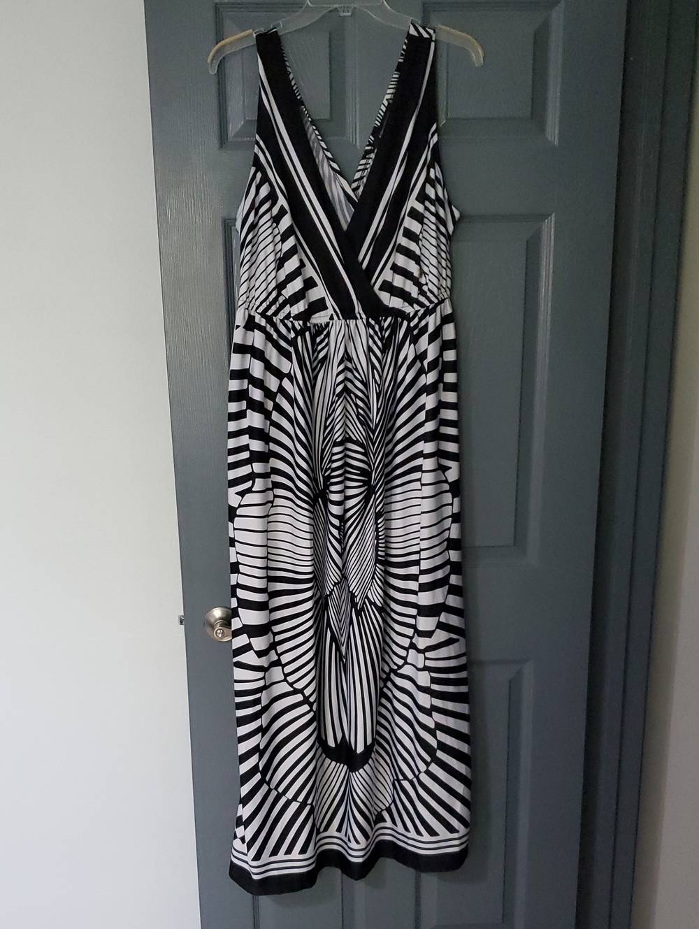 Black & White Geometric V-Neck Maxi Dress